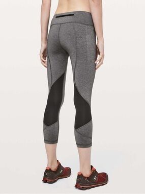 Lululemon Pace Rival Crop in Heathered Black / Black - Size 8